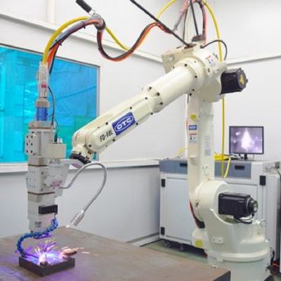 Un robot robotique plus rapide et de Slimer de soudure de FD-V8L avec la charge utile 8KG en tant qu'autre appareil à souder pour la soudure