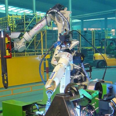 Un robot robotique plus rapide et de Slimer de soudure de FD-V8L avec la charge utile 8KG en tant qu'autre appareil à souder pour la soudure