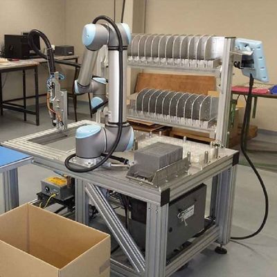 Lightweight Cobot Robot UR 5e With 5KG Payload Manipulator As Robot Collaborative For Pick And Place Machine