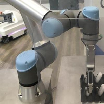 Robot léger de Cobot UR 5e avec le manipulateur de la charge utile 5KG comme robot de collaboration pour la machine de transfert