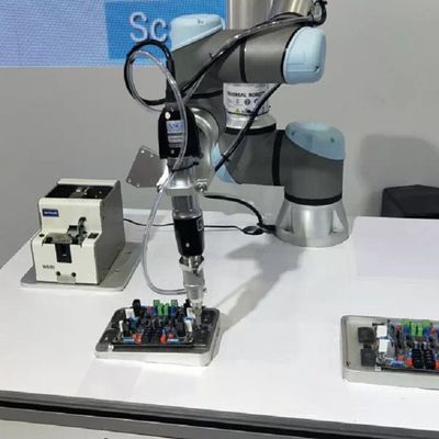 Robot léger de Cobot UR 5e avec le manipulateur de la charge utile 5KG comme robot de collaboration pour la machine de transfert