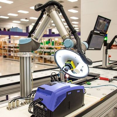Mini Robot UR 3e de robot de collaboration avec la charge utile 3KG comme Cobot pour des pièces d'équipement de manutention