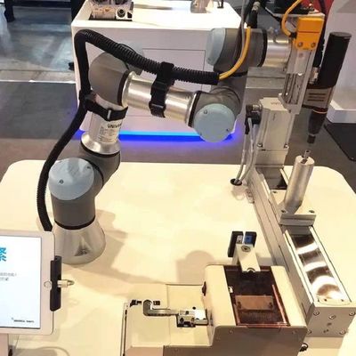 Robot universel UR 3e avec 3KG le bras de robot industriel d'axe de la charge utile 6 comme Cobot pour l'Assemblée de moteur
