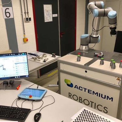 UR Robot UR10e 6 axes bras robotique pour la danse et l'automatisation de la manipulation comme robot collaboratif
