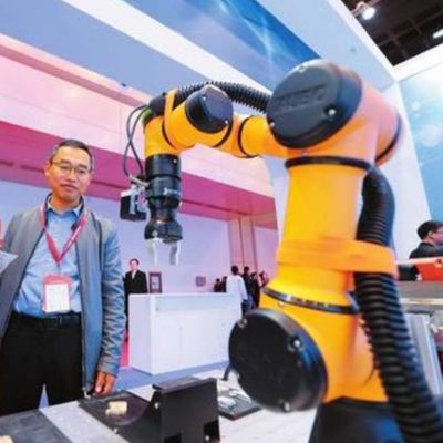 Axe de Cobot AUBO I16 6 pour charger et décharger en tant que robot de collaboration
