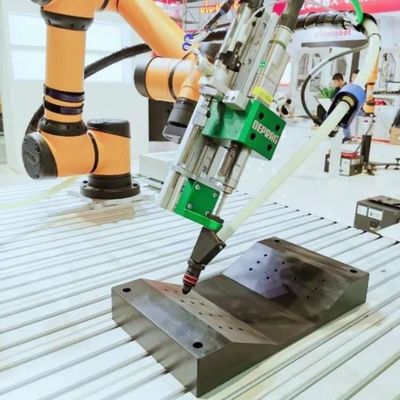 Axe de Cobot AUBO I16 6 pour charger et décharger en tant que robot de collaboration