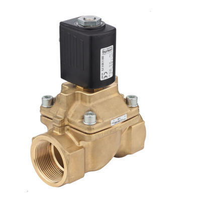 Type 6407 de Burkert en tant que valve de piston aidée servo 2/2-Way appropriée au gaz et à la vapeur du corps de valve
