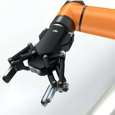 Cartel de la pince AG-95 de robot avec l'axe robotique du bras 6 d'UR en tant que robot de collaboration