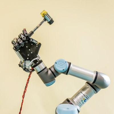 Axe 6 de transfert de bras de robot industriel de Cobot UR3 avec le bras de transfert de robot de machine de pince