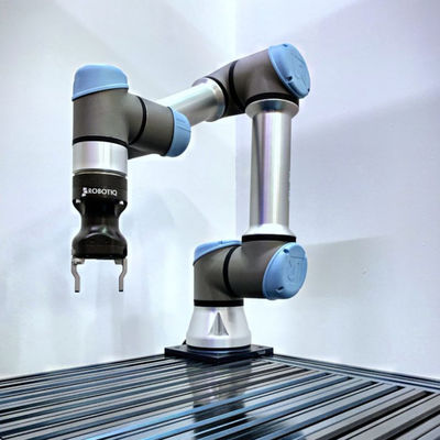 Machines de l'axe UR5e du bras 6 d'universel de robot industriel et équipement robotiques d'industrie avec la machine de transfert de pince