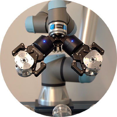 Travail adaptatif de Robotiq 2F-140 de pince pour l'usage de tendre de machine et d'Assemblée de moteur avec Cobot comme pince de main