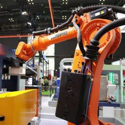 6 robotique robotique industrielle Chine du bras QJR20-1600 d'axe en tant que robot de pulvérisation