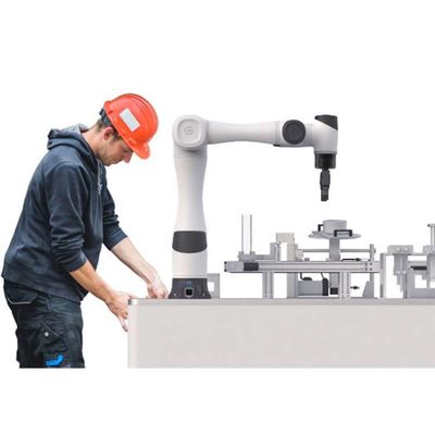 Bracelet robotique 6 axes CR5 Cobot Robot 5 kg de charge utile pour le chargement et le déchargement automatisés en tant que cobot