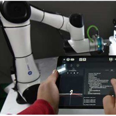 Bracelet robotique 6 axes CR5 Cobot Robot 5 kg de charge utile pour le chargement et le déchargement automatisés en tant que cobot
