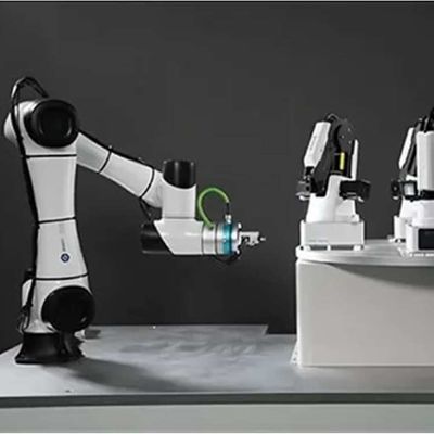 Bracelet robotique 6 axes CR5 Cobot Robot 5 kg de charge utile pour le chargement et le déchargement automatisés en tant que cobot