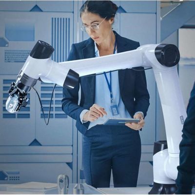 Bracelet robotique 6 axes CR5 Cobot Robot 5 kg de charge utile pour le chargement et le déchargement automatisés en tant que cobot