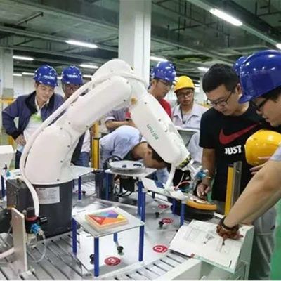 Petit bras robotique universel à 6 axes Chine ER6-730-MI avec paquet de vêtements CNGBS en tant que robot de manutention
