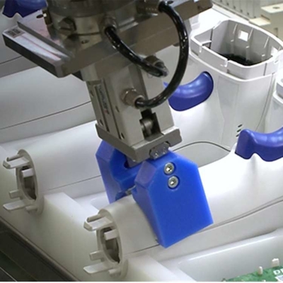 Petit bras robotique industriel à 6 axes VS-050/060 avec une pince à robot CNGBS en tant que robot universel