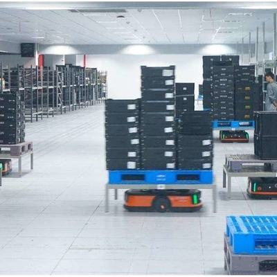 AGV Robot Q3-600C Charge utile 600 kg avec bras robot cobot CNGBS pour le projet d'automatisation en tant qu'AGV