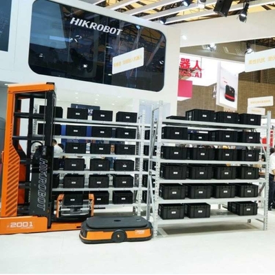 AGV Robot Q3-600C Charge utile 600 kg avec bras robot cobot CNGBS pour le projet d'automatisation en tant qu'AGV